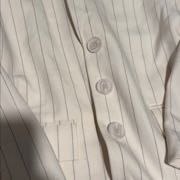 Elegant Cream Women's Suit Set - Picture 3 of 7